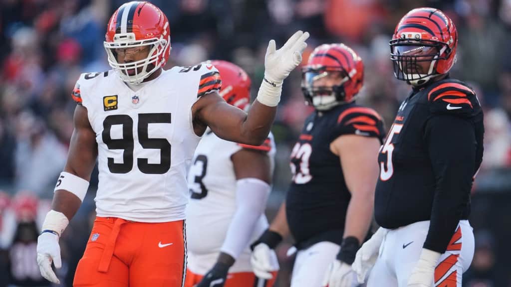 Browns' Myles Garrett gets sack No. 23 to set NFL single-season record - ESPN