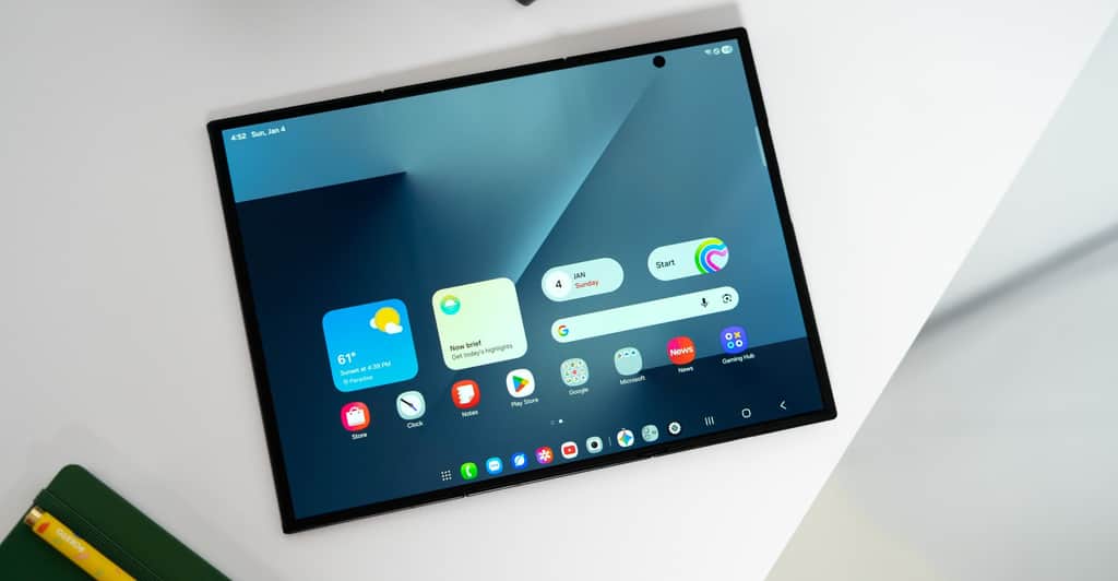 I just want to keep unfolding the Samsung Z Trifold