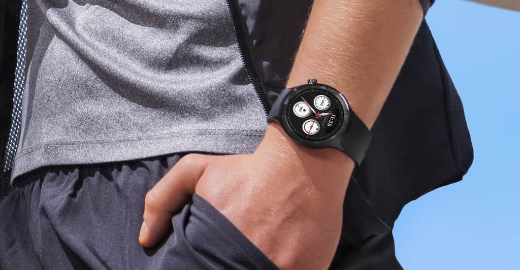 Motorola’s first smartwatch promises 13-day battery life and Polar-powered health tracking