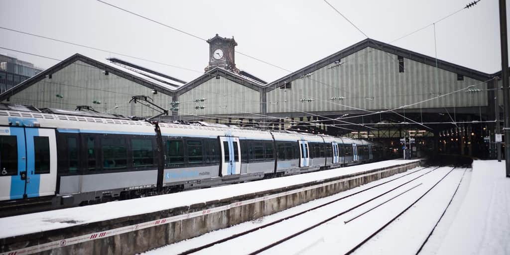 EN DIRECT, neige et verglas : la circulation des trains est fortement perturbée sur les lignes Orléans-Nantes et Tours-Angers, selon la SNCF
