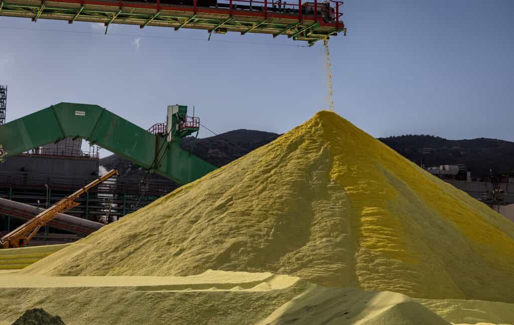 New battery idea gets lots of power out of unusual sulfur chemistry