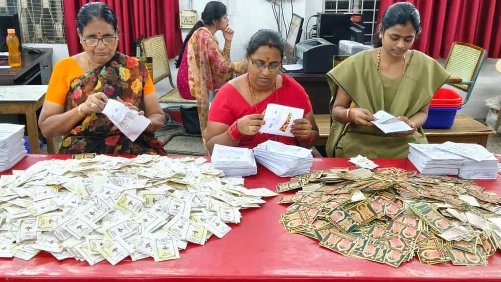 ‘Divine connect’ through Money Order prevails over digital currency