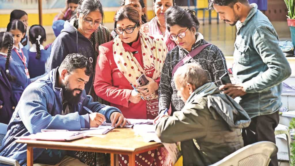 ‘From 4 cr to 3 cr deletions’, SP says 1 cr names ‘hastily added’, EC rejects charge