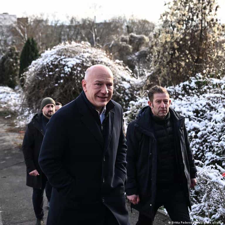 Berlin mayor criticized for playing tennis during blackout