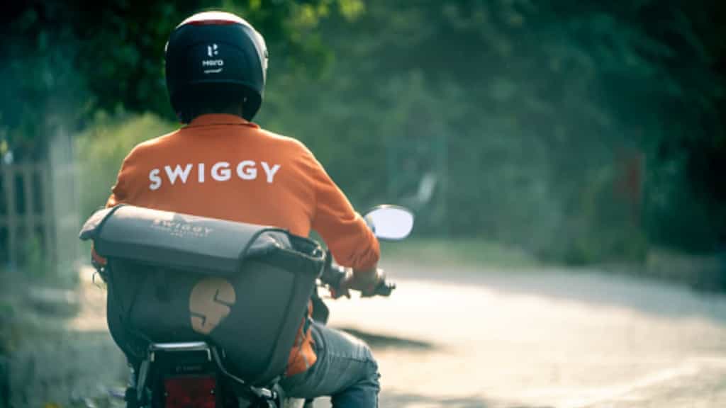 Swiggy delivery agent helps family stranded without fuel in Bengaluru; video goes viral