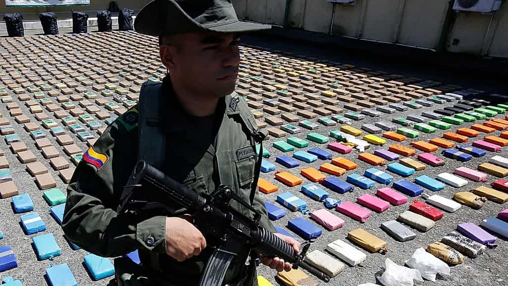 Colombia and US vow joint fight against drug-smuggling gangs