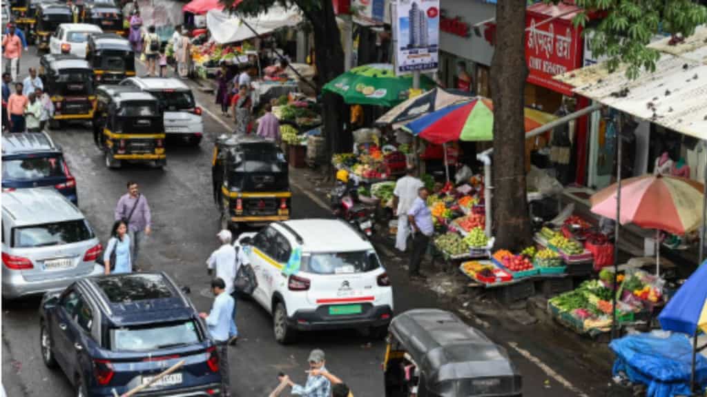 No policy in place, hawkers continue to encroach footpaths, roads in Mumbai