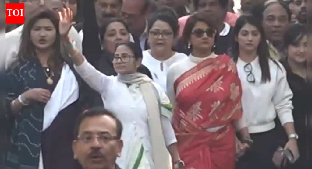 Mamata Banerjee hits the streets: West Bengal CM leads Kolkata rally against ED raids on I-PAC | Kolkata News