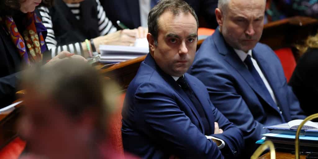 Sébastien Lecornu a demandé au ministre de l’intérieur d’étudier l’organisation de législatives anticipées aux dates des élections municipales