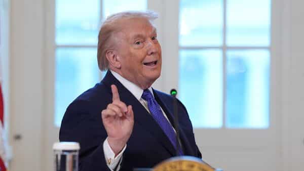 Trump's 10% credit card interest rate cap call draws mixed reactions from Ackman, Warren, US banking groups | Today News