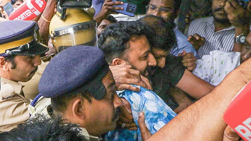 Police outfox Mamkootathil, arrest him in third attempt