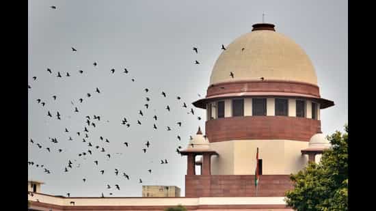 Supreme Court to examine citizenship law, issues notice to Union government