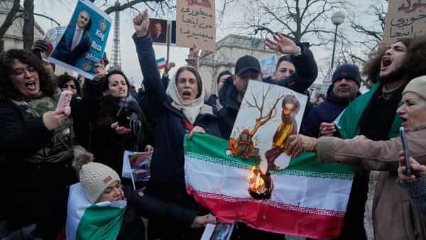 Iran unrest: US mulling military strikes? Trump says Iranians want to negotiate as '544 die' — 10 points | Today News