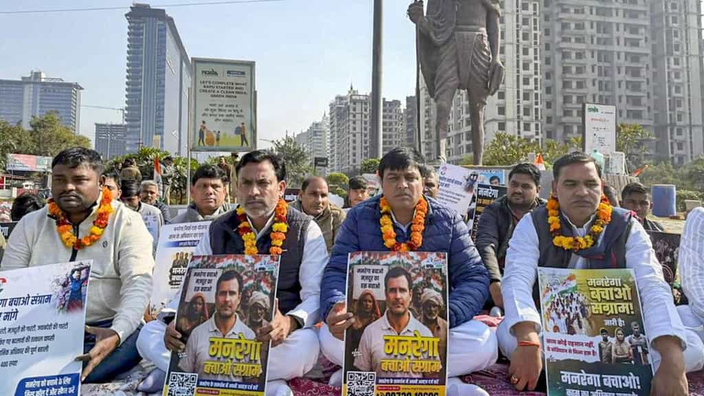 Congress slams 'trouble-engine' U.P. govt. for 'brutal lathi-charge' on MGNREGA Bachao protesters