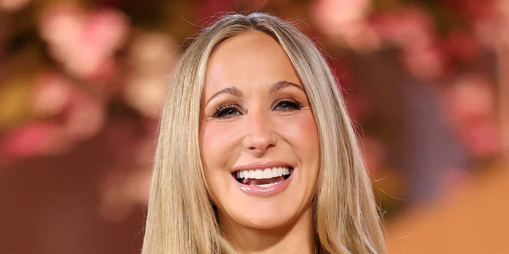 How Nikki Glaser Honored Rob Reiner at Golden Globes 2026