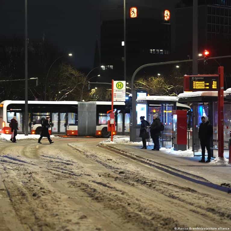 Germany news: Ice warnings force closure of schools