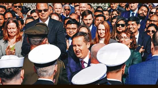 With Enter Sandman and My Way, Gor sets the tone in his first day in office