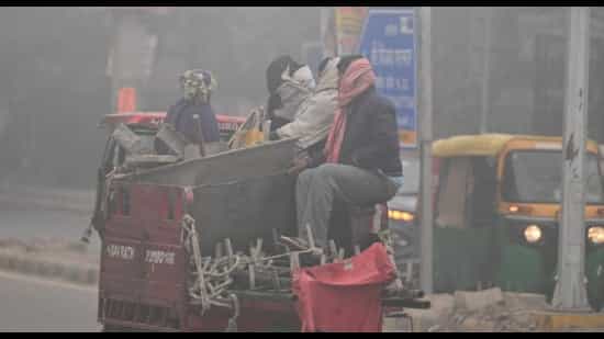 Cold wave conditions continue in Delhi as mercury plunges to 3°C