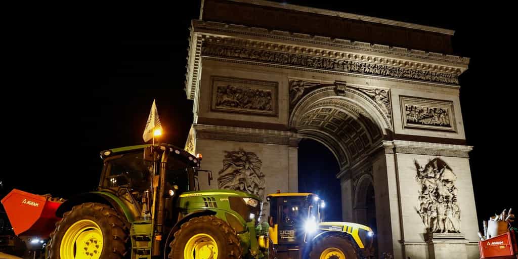Colère des agriculteurs : 150 tracteurs de la FNSEA et des Jeunes Agriculteurs sont entrés dans Paris pour une nouvelle mobilisation