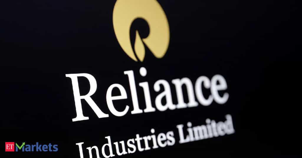 Reliance Industries shares slip 2%, down 8% in 2026. Time to buy before Q3?