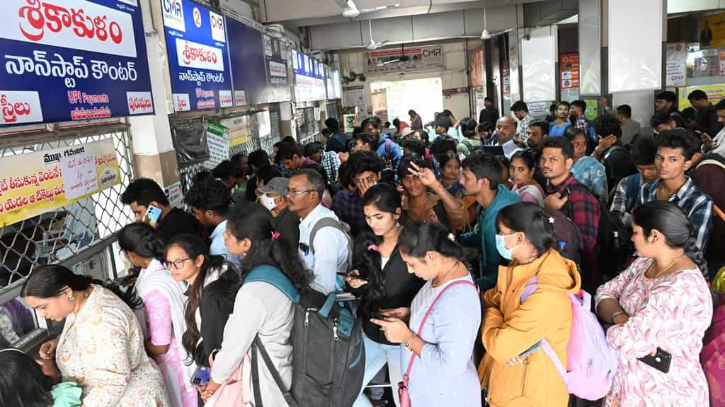 Sankranti rush: Minister for Transport warns private bus operators in A.P. against fleecing passengers