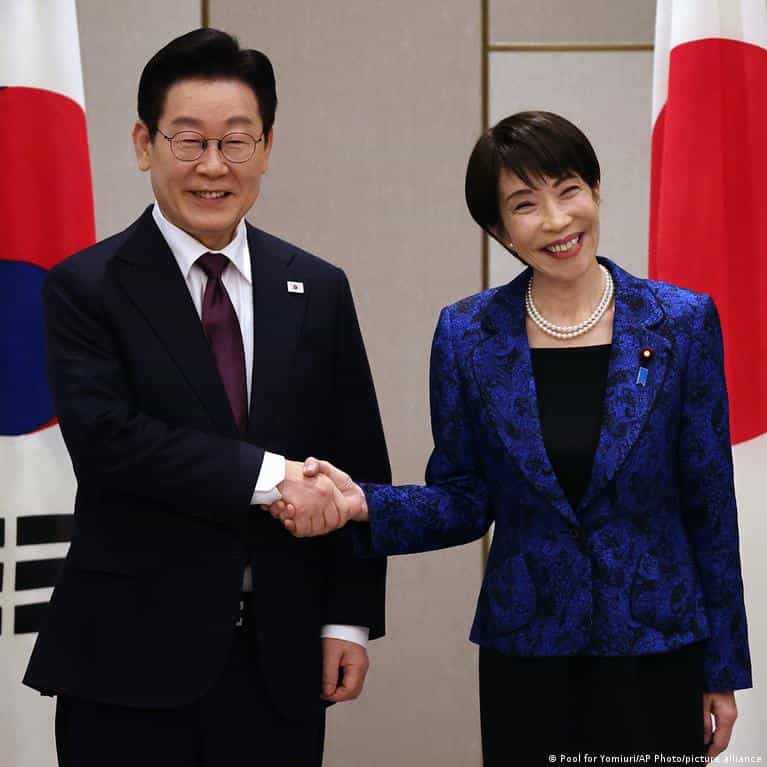 Japan, South Korea vow stronger ties amid China challenge
