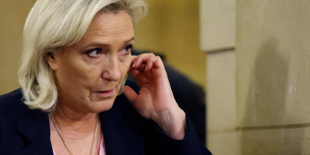 Procès des assistants FN au Parlement européen : Marine Le Pen affirme n’avoir « aucun sentiment d’avoir commis le moindre délit », au premier jour de l’audience