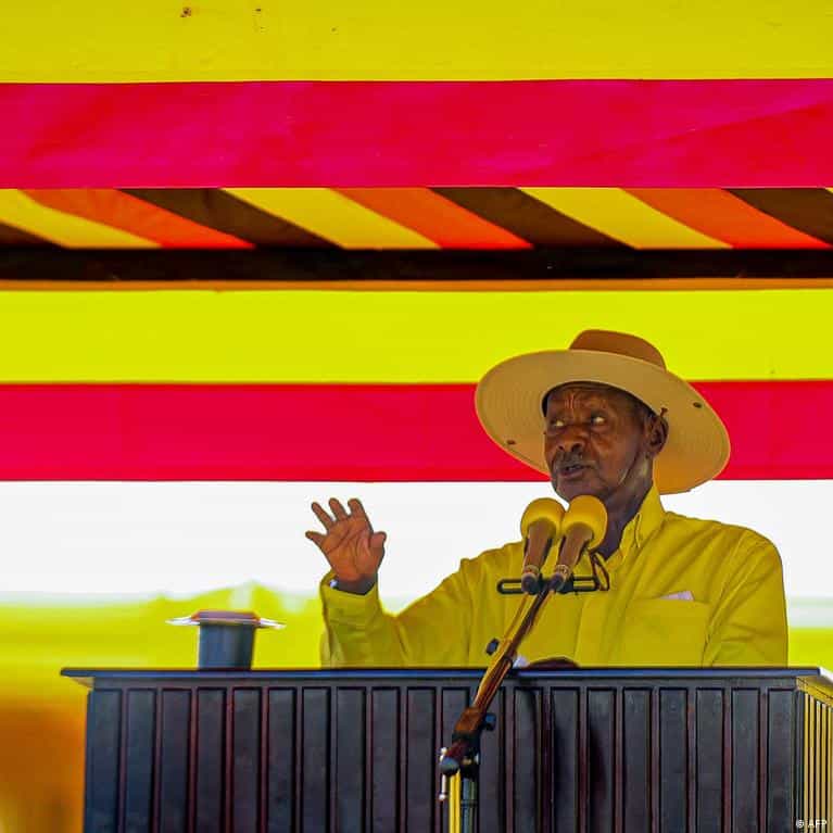 Uganda: Crackdown, internet blackout ahead of vote