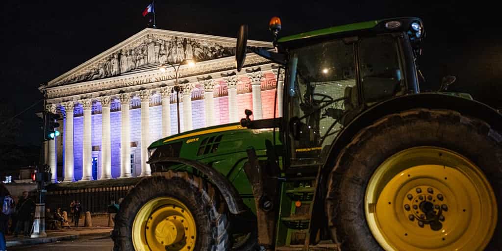 EN DIRECT, colère des agriculteurs : les tracteurs de la FNSEA quittent Paris après avoir passé la nuit devant l’Assemblée nationale