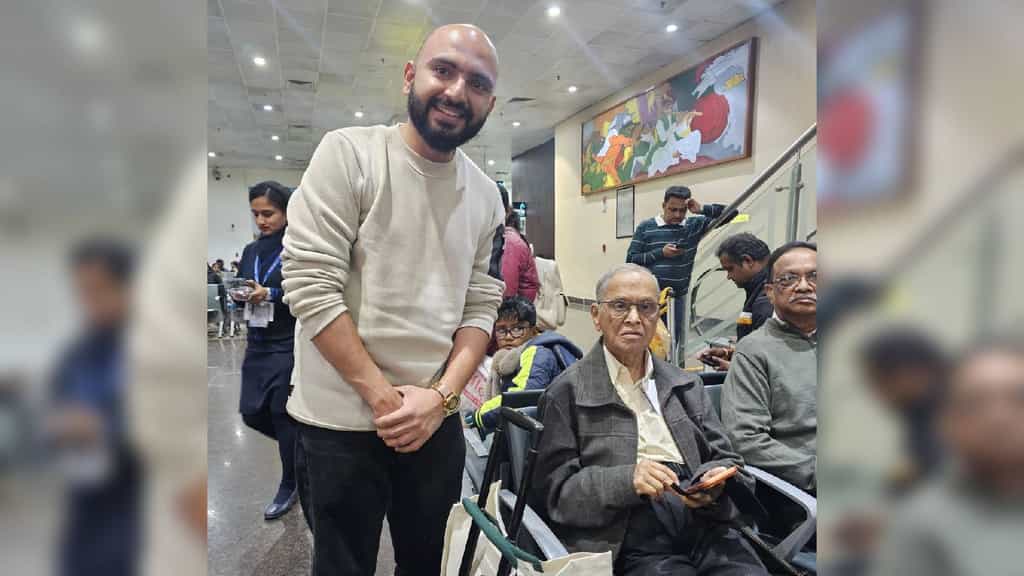 Startup founder recalls billionaire Narayana Murthy flying economy, carrying his own bag on flight: ‘Most humble person…’