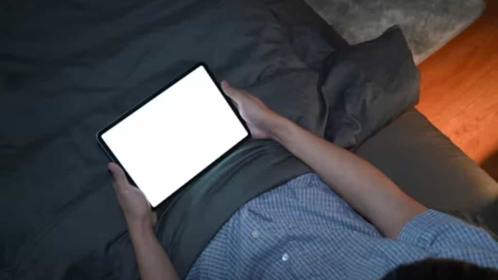 A 14-year-old’s screen addiction was ruining her life. Then her parents changed one thing: Why did it work?