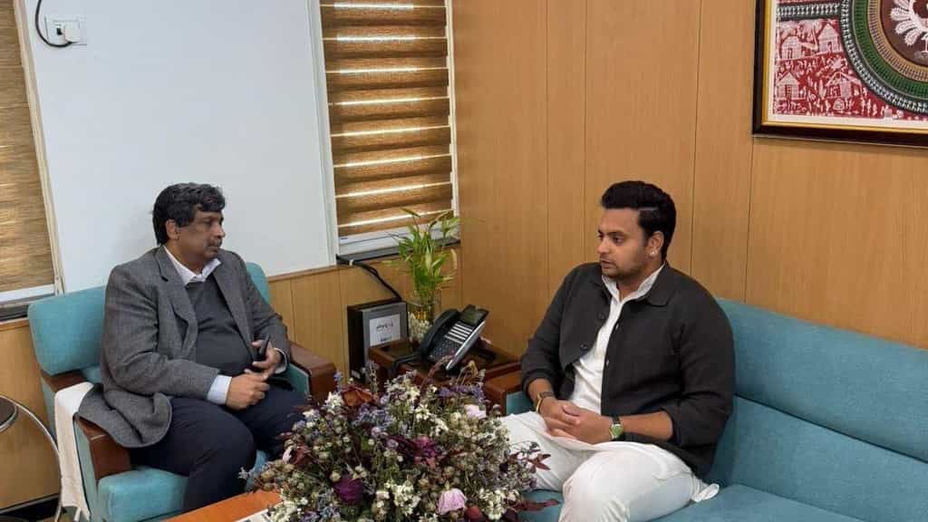 Yaduveer Krishnadatta Chamaraja Wadiyar bats for flyover at Manipal Hospital junction, EV cluster in Mysuru