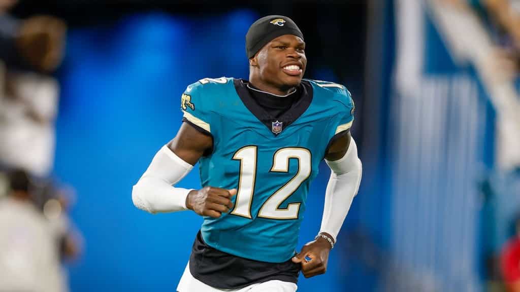 Jaguars still plan on Travis Hunter being a two-way player in 2026 - ESPN