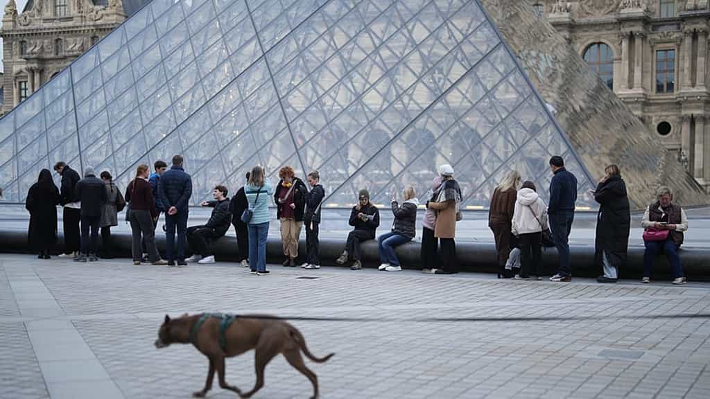 Louvre and French museums introduce higher prices for non-Europeans