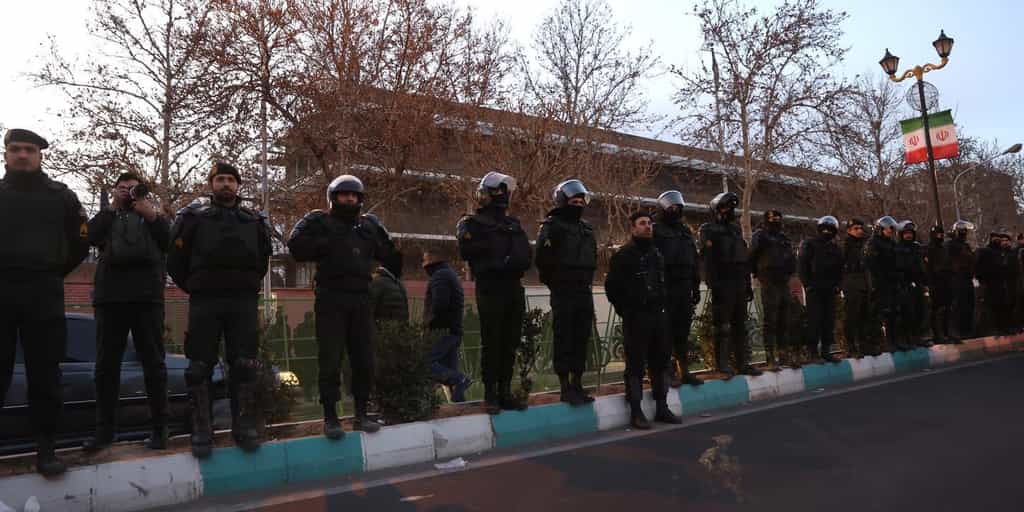 EN DIRECT, Iran : sur Fox News, le ministre des affaires étrangères, Abbas Araghtchi, affirme que le régime a « le contrôle total » de la situation